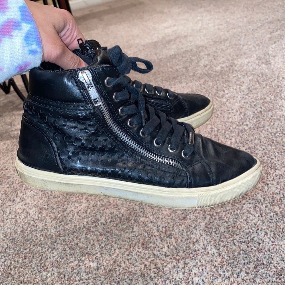 Black high top Steve Madden sneakers sz 7.5